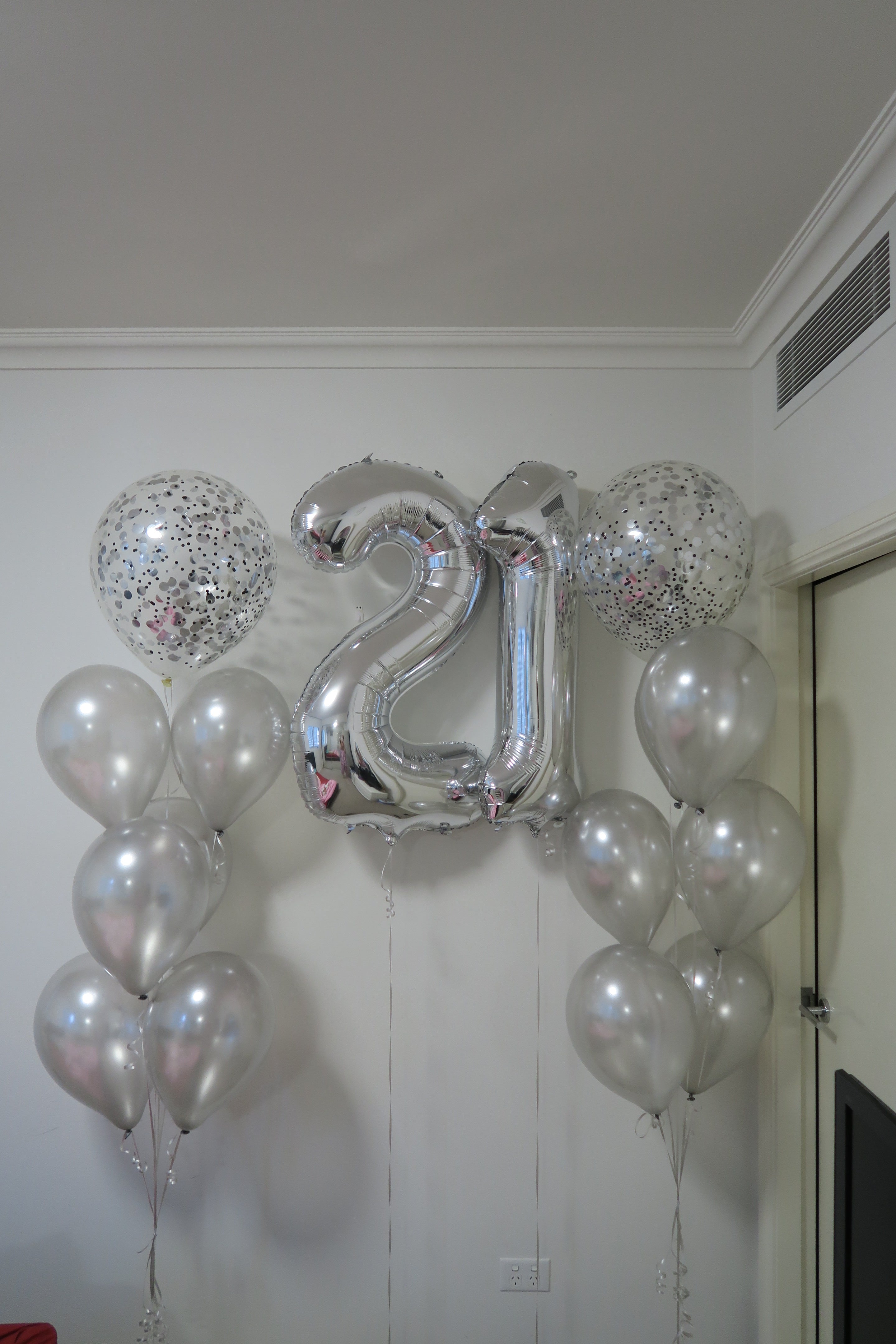 21st birthday helium balloon bouquet